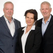 Die DSGVO-ZT GmbH: Diplom-Ingenieur Dr. Peter Gelber, Diplom-Betriebswirtin (FH) Irene Schaller und Diplom-Ingenieur Wolfgang Fiala (von links nach rechts) sind Ihre akkreditierten DSGVO-Experten in Wien (Österreich)