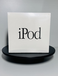 schaller media™ | Apple iPod, 1st generation, model M8513, 5GB, December 2001, factory-sealed